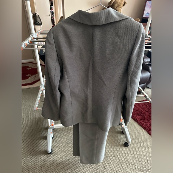 Tahari pant suit Arthur and Levine - Picture 1 of 2